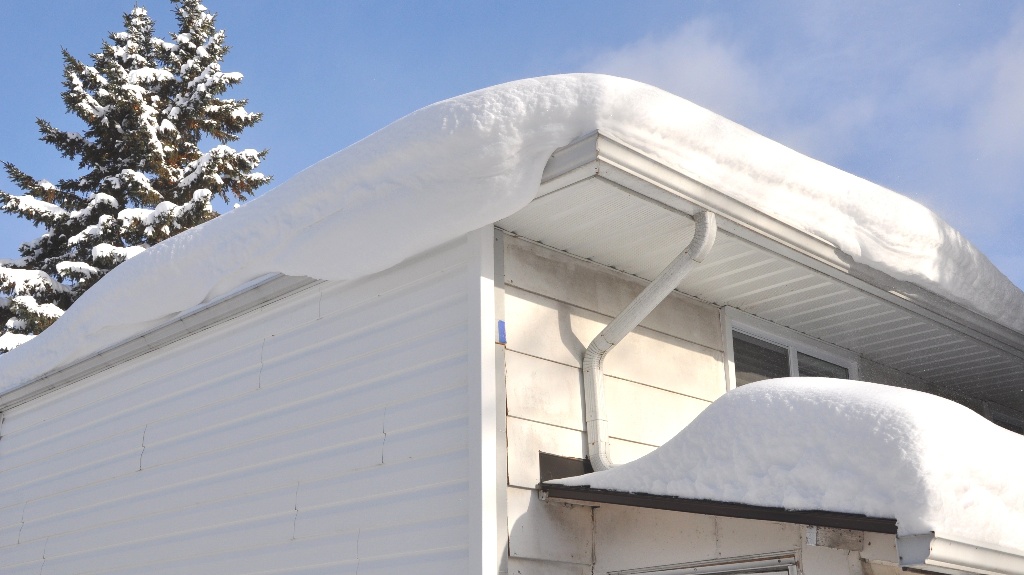 Thick snow in roof